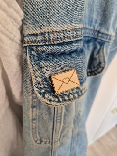 Pin's enveloppe coeur